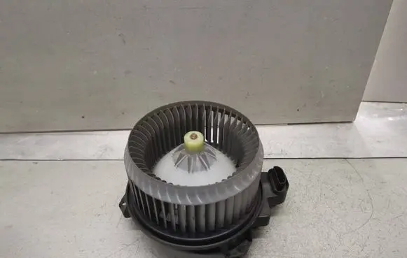 Toyota Auris 150 Heater fan/blower AV2727008103