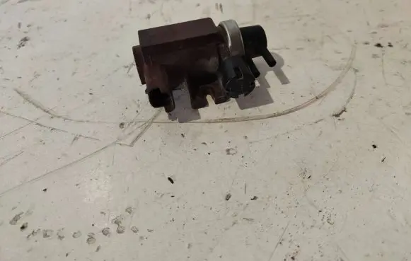 Volvo V50 Turbo solenoid valve 72832804