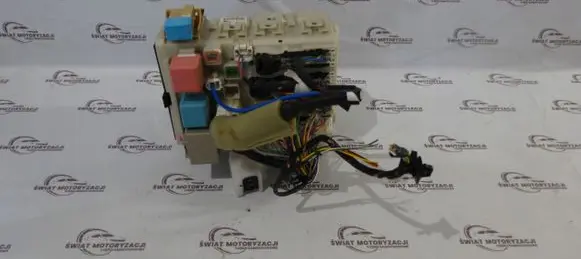 Toyota Prius (XW20) Relay mounting block 