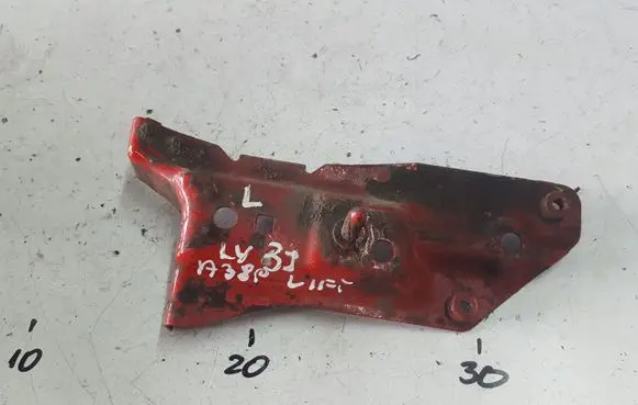 Audi A3 S3 8P Fender mounting bracket