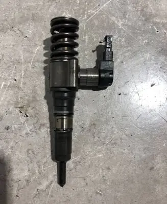 Volkswagen PASSAT B6 Fuel injector 03G130073S