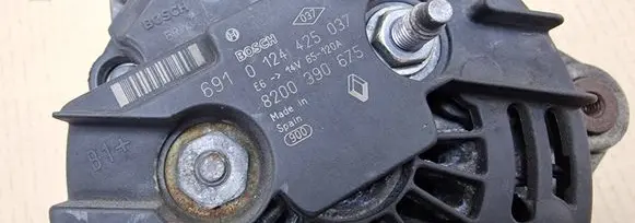 Renault Clio III Generator/alternator 8200390675