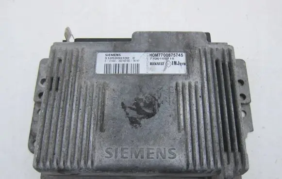 Renault Megane II Engine control unit/module S105300102C