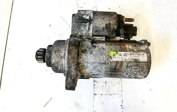 Volkswagen Golf V Starter motor 02m911023n