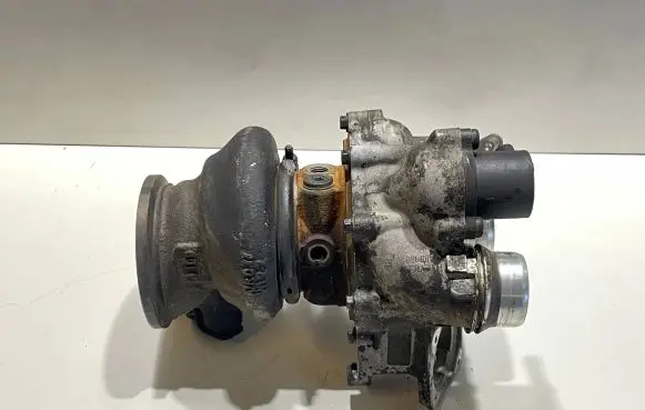 BMW 8 G15 Turbo 8681198 MGT2260 8712070020