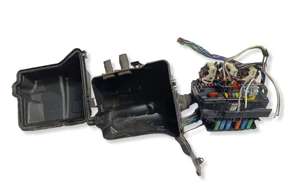 Citroen DS3 Fuse box cover 9657287180