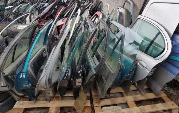 KIA Sephia Rear door