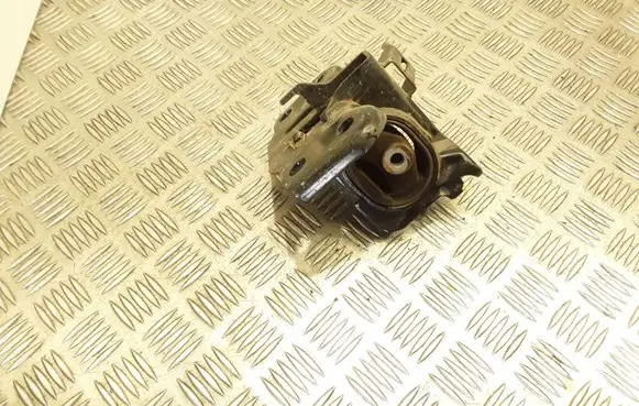 Toyota Verso Engine mounting bracket