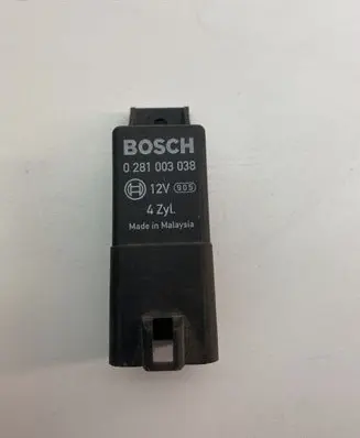 Volkswagen Golf V Glow plug pre-heat relay 0281003038