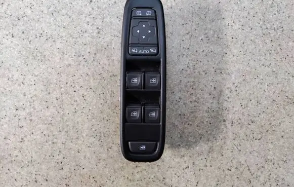 Dacia Duster II Electric window control switch 