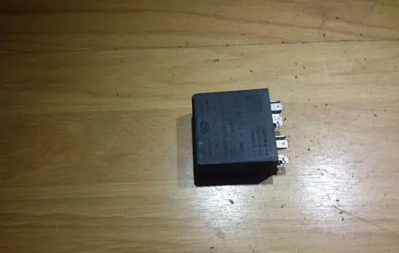 Audi A4 S4 B5 8D Other relay 5KG00656800