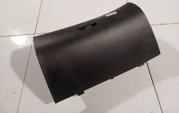 Toyota Avensis T250 Glove box 33126M