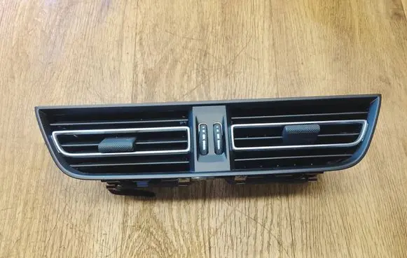 Porsche Macan (95B) Dash center air vent grill 95B819110E