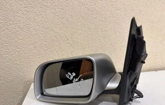 Volkswagen Polo Front door electric wing mirror E1010695