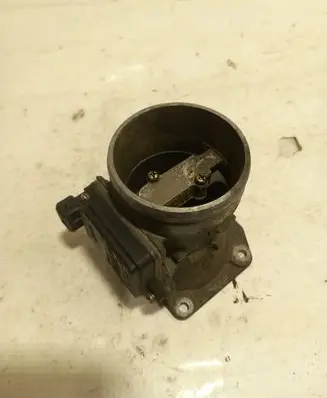 Audi A4 S4 B5 8D Mass air flow meter 037906461B AFH6010A