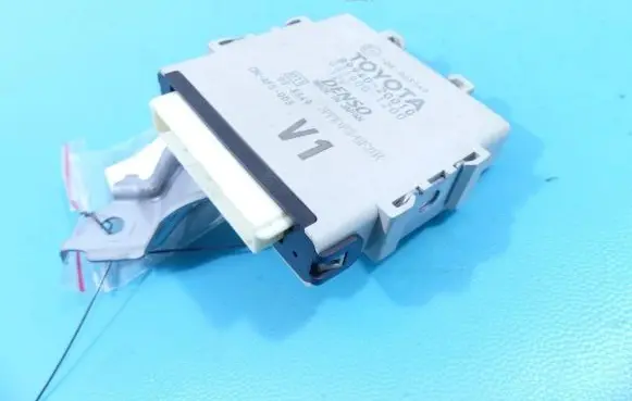 Toyota Avensis T270 Central body control module 89940-20010 IMPRK1239776