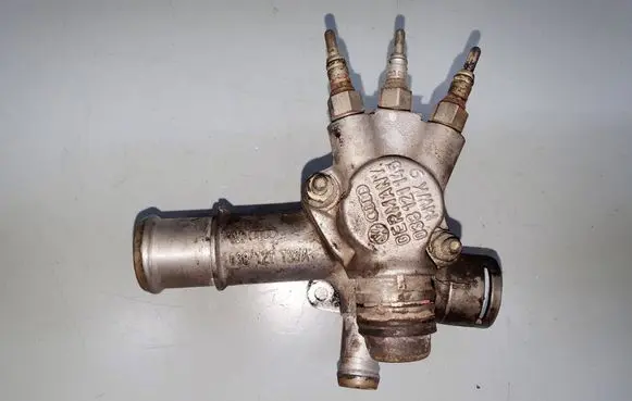 Engine coolant pipe/hose