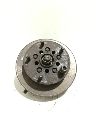 Front wheel hub