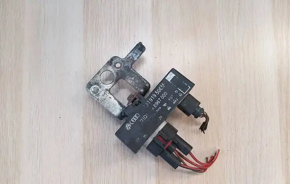 Coolant fan relay