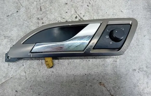Skoda Superb B5 (3U) Front door interior handle 3U0837247