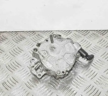 Volkswagen PASSAT B6 Vacuum pump 03L145100F