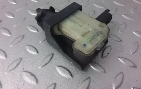 Citroen C4 I Picasso Fuel tank cap lock 9660013180