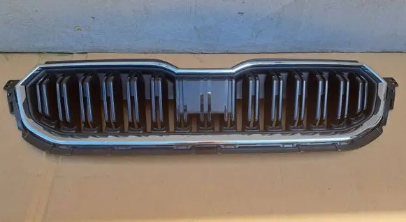 Skoda Kamiq Front bumper upper radiator grill 658853653C