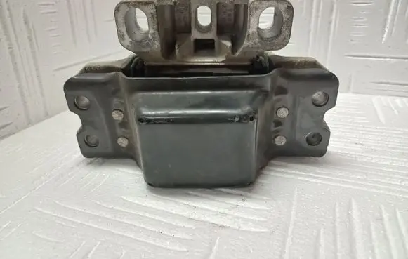 Skoda Octavia Mk2 (1Z) Engine mount bracket 1K0199555