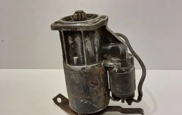 Volkswagen Golf II Starter motor 055911023A