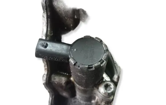 Volkswagen PASSAT B6 Oil pressure sensor 06H115243F