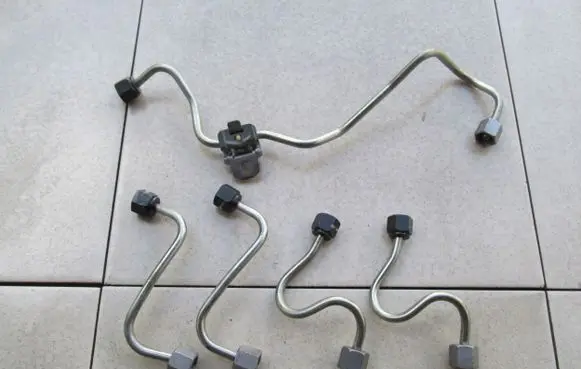 Ford Kuga II Fuel injector supply line/pipe 