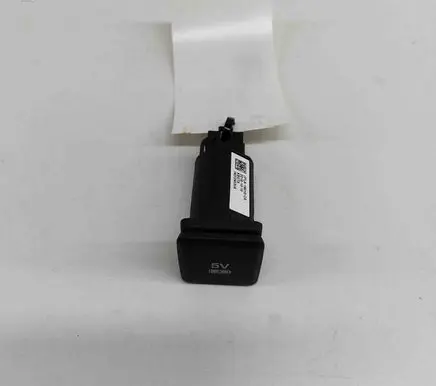 Jaguar I-Pace USB socket connector JPLA19010CA