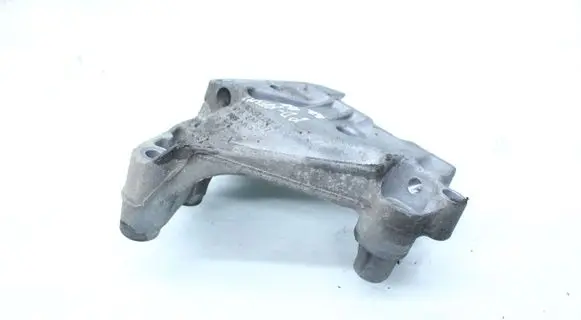 Volkswagen PASSAT B8 Engine mounting bracket 05L199207