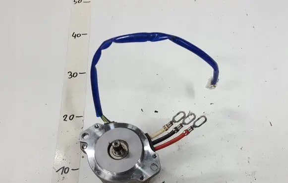 Nissan Qashqai Power steering pump mounting bracket 