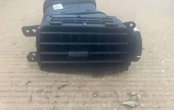Hyundai H-1, Starex, Satellite Dash center air vent grill 4H97420000 U05A738