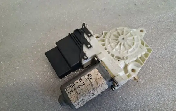 Volkswagen Golf IV Rear door window regulator motor 1J4959812C