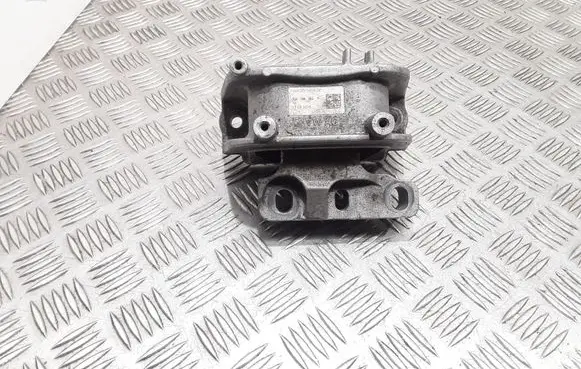Volkswagen Tiguan Engine mounting bracket 3Q0199262F