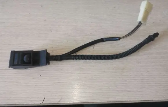 Volkswagen Touareg I Windshield washer spray nozzle 