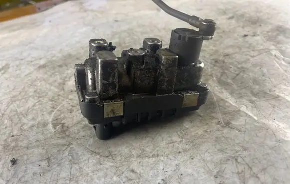 Jeep Cherokee IV KK Turbo charger electric actuator 