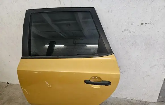 KIA Ceed Rear door