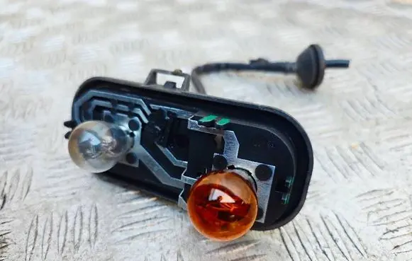 Nissan Qashqai Tail light bulb cover holder 89070312
