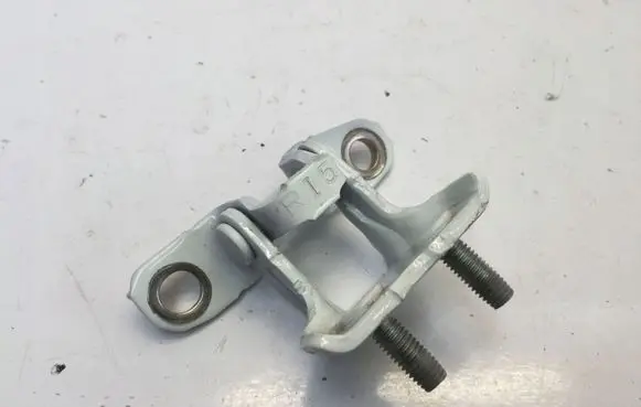 Mitsubishi L200 Rear door upper hinge