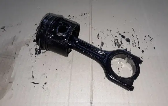 Citroen C3 Picasso Piston with connecting rod 619
