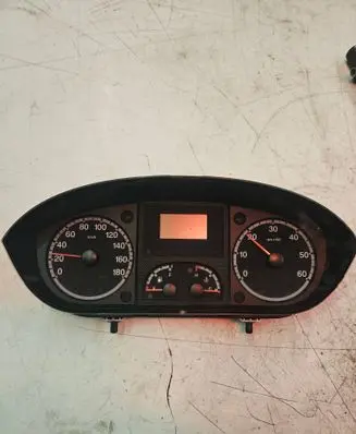 Speedometer (instrument cluster)