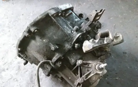 Renault Megane II Manual 6 speed gearbox 8200128325