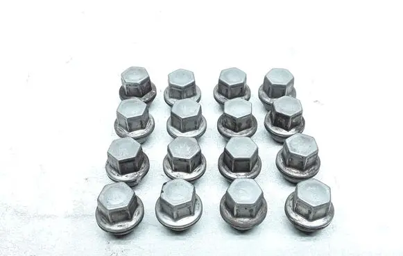 Volvo V40 Cross country Nuts/bolts 