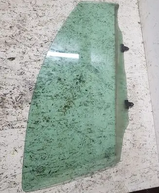 Nissan Qashqai Front door window glass four-door