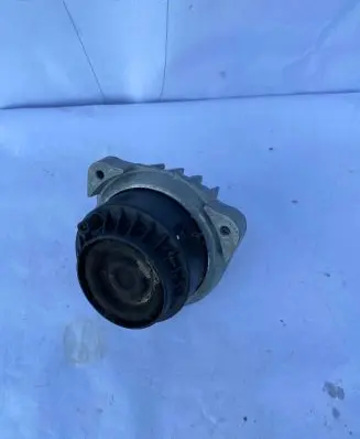 BMW 5 F10 F11 Engine mount bracket 6777371 68623513