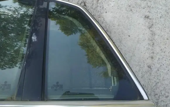 Volkswagen Phaeton Rear vent window glass 