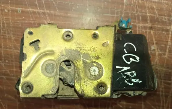 Peugeot Partner Front door lock 